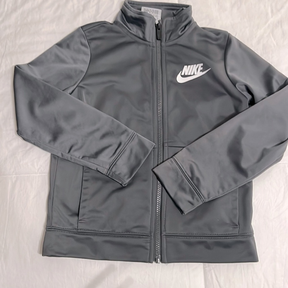 Nike Gray Full-Zip Long Sleeve Jacket Boys 6-7